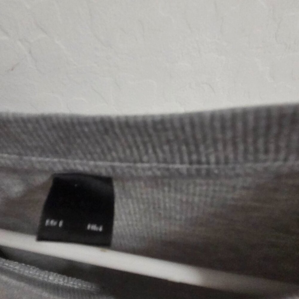 Grey‎ Crop Top-Size Medium-Cute Trendy V-neck - Picture 3 of 3